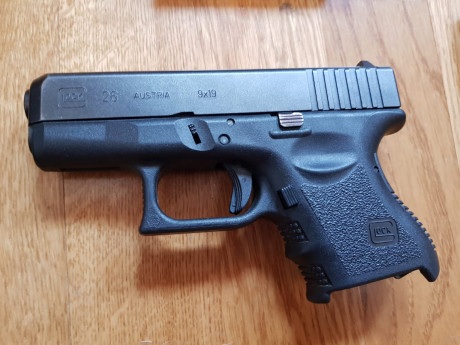 Se vende arma particular Glock 26 3ra generación 
Maletín original con accesorios de serie e instrucciones
Cargador 01