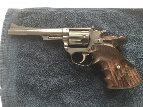 Vendo Revólver Astra 357 Magnum, yo no lo uso y seguro que alguien le dará mas vida. Si se necesitan más 02