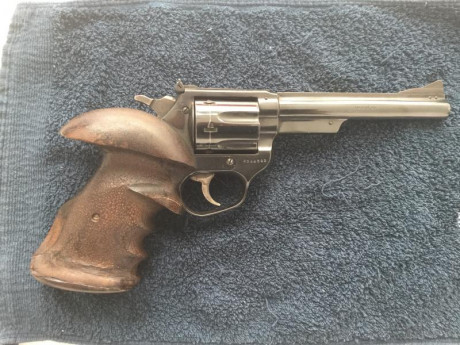 Vendo Revólver Astra 357 Magnum, yo no lo uso y seguro que alguien le dará mas vida. Si se necesitan más 01