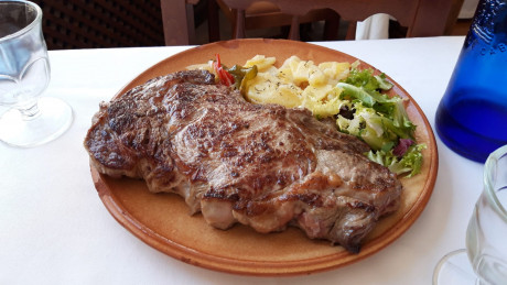 Hoy para comer acelgas hervidas y chuletón de vaca gallega vieja con seis semanas de maduración en cámara 11