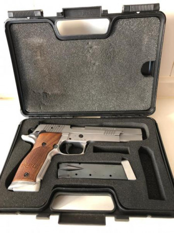 Buenas.

Un compañero del club vende este maquino, una Sig Sauer p226s de 6 pulgadas de cañon. Sobre las 02