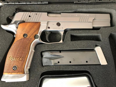 Buenas.

Un compañero del club vende este maquino, una Sig Sauer p226s de 6 pulgadas de cañon. Sobre las 01