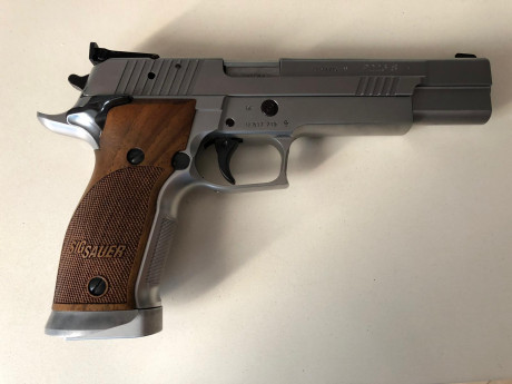 Buenas.

Un compañero del club vende este maquino, una Sig Sauer p226s de 6 pulgadas de cañon. Sobre las 00