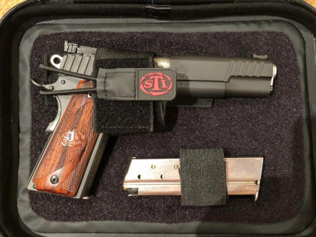 Buenas.

Un compañero quiere vender una STI Trojan de 5 pulgadas, con dos cargadores. Es la última versión, 00