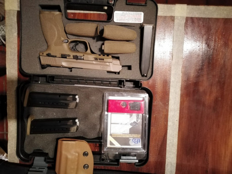 Hola.

Un compañero del club me pide que ponga a la venta su recientemente adquirida S&W. Se iba a 01