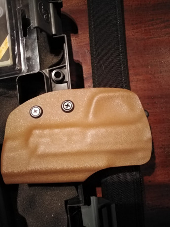 Hola.

Un compañero del club me pide que ponga a la venta su recientemente adquirida S&W. Se iba a 12