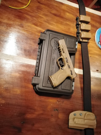 Hola.

Un compañero del club me pide que ponga a la venta su recientemente adquirida S&W. Se iba a 10