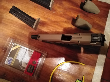 Hola.

Un compañero del club me pide que ponga a la venta su recientemente adquirida S&W. Se iba a 21