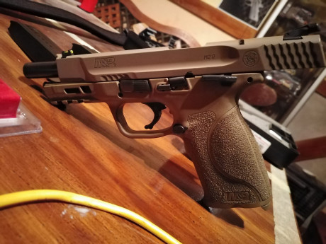 Hola.

Un compañero del club me pide que ponga a la venta su recientemente adquirida S&W. Se iba a 20