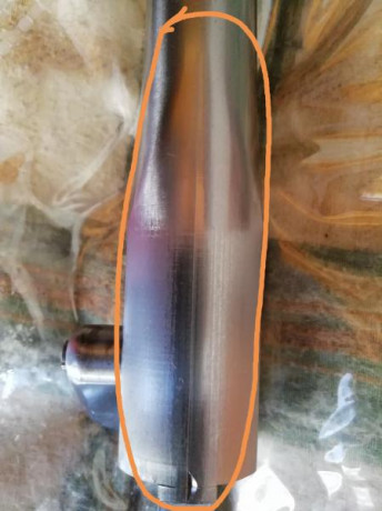 Buenas compañeros, limpiando mi rifle después de una tirada me dado cuenta d esta fisura. Por lo que no 20