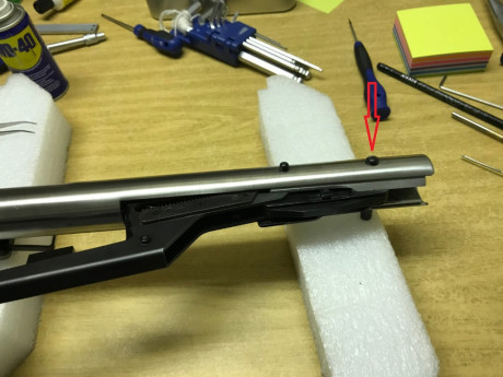 Buenas compañeros, limpiando mi rifle después de una tirada me dado cuenta d esta fisura. Por lo que no 160