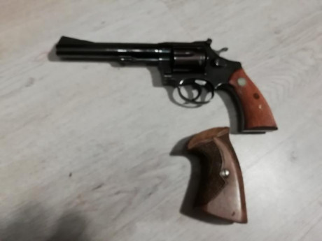 Buenas.
Vendo extraordinario revolver de la afamada casa Sauer&Shon.
Calibre... 38 sp
Cañón.... 6 02