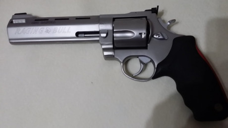 Se vende taurus ,calibre 454 Casull en 6" con muy pocos disparos ,guiado en F. 600€ . No quiero cambios 00