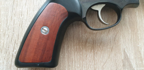 UN AMIGO VENDE ESTA PRECIOSIDAD y yo sin cupo!!!!!!!   :homer: 
RUGER GP100 4 PULGADAS está nueva, nueva, 00