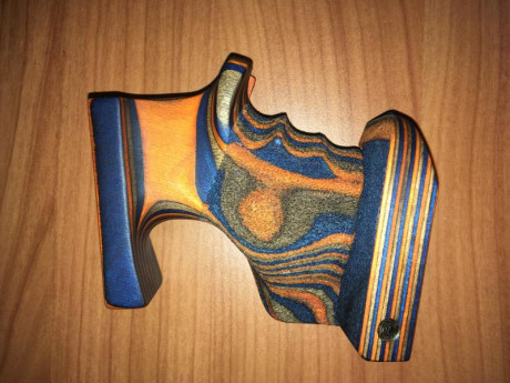 Vendo cacha Rink en madera laminada para Hammerli 280 de diestros talla M. Sin estrenar.
Precio en Tiromanía, 01