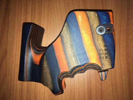 Vendo cacha Rink en madera laminada para Hammerli 280 de diestros talla M. Sin estrenar.
Precio en Tiromanía, 00