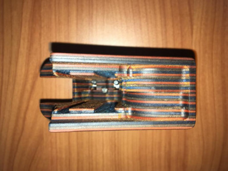 Vendo cacha Rink en madera laminada para Hammerli 280 de diestros talla M. Sin estrenar.
Precio en Tiromanía, 11