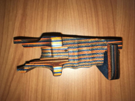 Vendo cacha Rink en madera laminada para Hammerli 280 de diestros talla M. Sin estrenar.
Precio en Tiromanía, 10