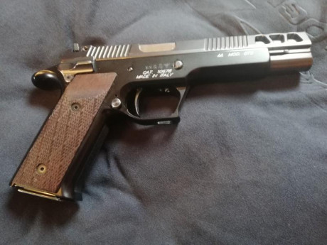 Se puede probar en Madrid Cantoblanco, sólo usada con munición recargada para precisión y va de lujo, 01