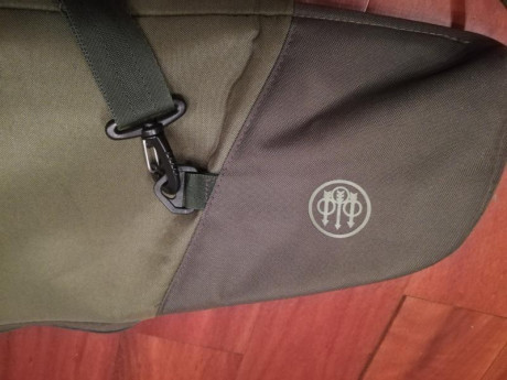 Esta en Madrid y precio 20 euros, envio aparte si lo hubiera. La funda  es doble por cierto. 01