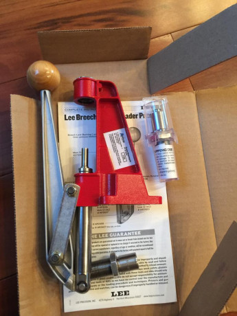 Prensa Lee con die desempistonador , Recalibrador cal 9 356 y dosificador, nada de uso y todo por  60 02