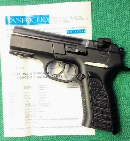 Se vende pistola compacta Tanfoglio Force 99 Carry, 9 parabellum, con dos cargadores y maletín. Poquísimos 00