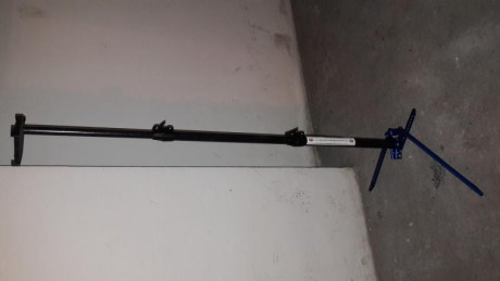 vendo tripode para tiro olimpico de la marca shooting equipament.esta sin estrenar.precio 100e mas gastos.esta 02