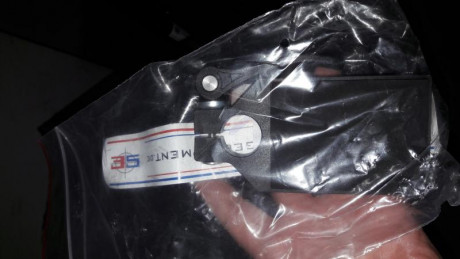 vendo tripode para tiro olimpico de la marca shooting equipament.esta sin estrenar.precio 100e mas gastos.esta 00