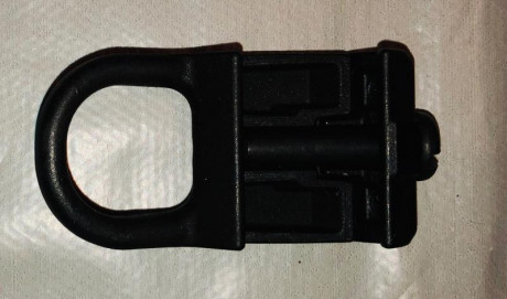 Se vende este magnífico portacorreas del prestigioso fabricante americano MAGPUL, en color negro.
Prácticamente 01