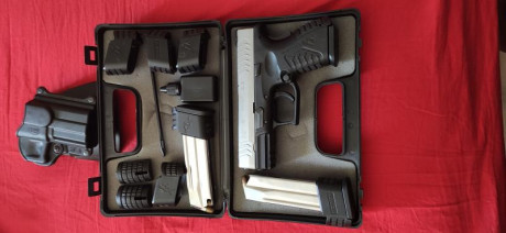 Cañón de 3.8 pulgadas. Guiada en A. Esta en Málaga, 3 cargadores, dos de 19 y uno de 13, funda fobus tiene 02