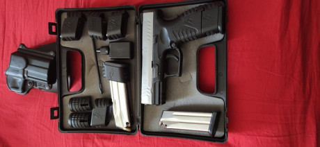 Cañón de 3.8 pulgadas. Guiada en A. Esta en Málaga, 3 cargadores, dos de 19 y uno de 13, funda fobus tiene 00