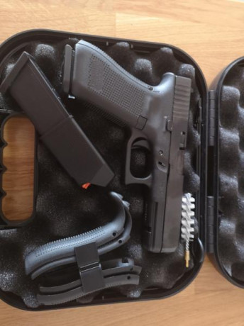  VENDIDA Glok 17 (5 generación) a estrenar. Comprada hace 1 mes, nueva a estrenar.
Guiada en F
El arma 02