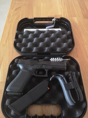  VENDIDA Glok 17 (5 generación) a estrenar. Comprada hace 1 mes, nueva a estrenar.
Guiada en F
El arma 01