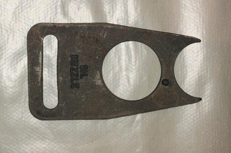 Se vende este fantástico portacorreas frontal para escopetas REMINGTON 870, fabricado en acero de alta 00