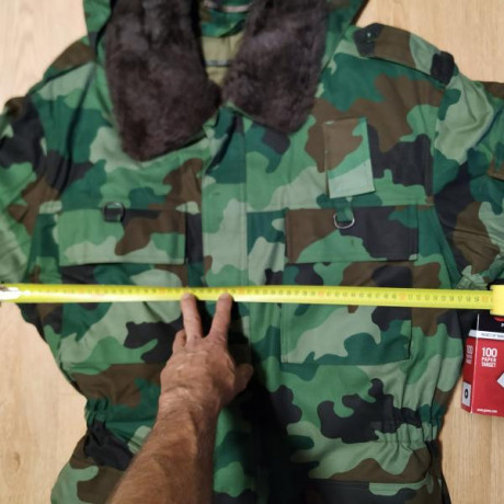 Vendo este chaqueton del ejercito Serbio nuevo a estrenar, tiene cuatro bolsillos en el frente , uno en 11