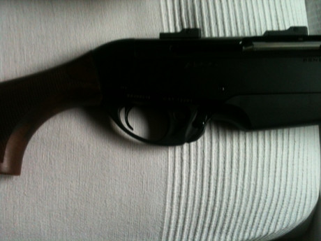 Vendo rifle Benelli Argo semiautomatico, pocos tiros, seminuevo ,con dos cargadores de 2 y 4 tiros, mas 01