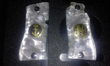 Cachas para pistola Star DKL, en nacar con botones damasquinados en oro, con juego de tornillos niquelados, 02