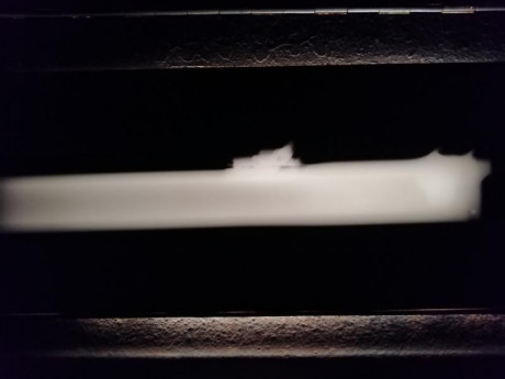 Buenas compañeros, limpiando mi rifle después de una tirada me dado cuenta d esta fisura. Por lo que no 92