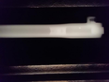 Buenas compañeros, limpiando mi rifle después de una tirada me dado cuenta d esta fisura. Por lo que no 100