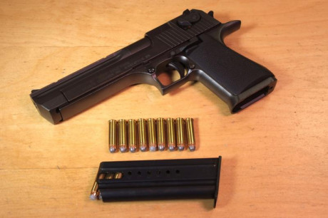 - Compañeros   Comienzan las REBAJAS DE AGOSTO  -  Nueva oferta:  1.250 € 

Vendo Pistola  DESERT EAGLE 71