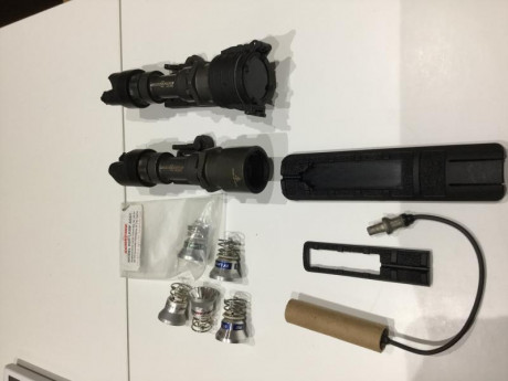 Lo que se ve en la foto 
100€
Dos surefire de origen militar con bombilla led
Más dos bombillas repuesto 02
