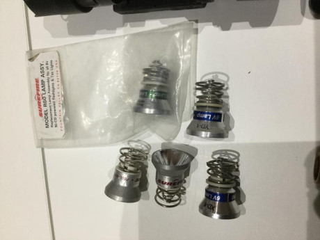 Lo que se ve en la foto 
100€
Dos surefire de origen militar con bombilla led
Más dos bombillas repuesto 01