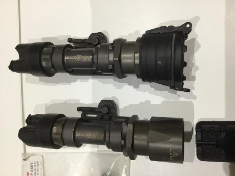 Lo que se ve en la foto 
100€
Dos surefire de origen militar con bombilla led
Más dos bombillas repuesto 00
