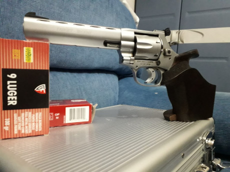 Pues tras el fallo por parte de quien se interesó por el revólver, se vuelve a poner en venta.  Revólver 00