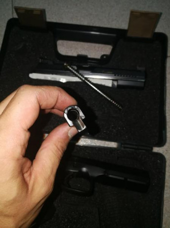 De febreo de 2018, 2.jpg  1.jpg  5000 disparos, con cachas incluidas(foto) mas las originales. Maletín 30