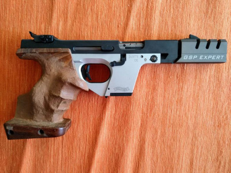 pistola Walther GSP Expert del calibre 22 Lr,  poco uso y muy cuidada.  Cacha talla M, retocada con pasta 01