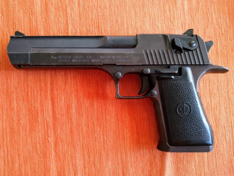 Pistola Desert Eagle del calibre 44 Magnum, poco uso y muy cuidada.  Maletin, libro de instrucciones, 00