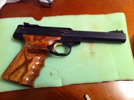 Buenas tardes!
Vendo pistola Browning Buckmark cal .22 LR, en optimo estado. Cachas anatómicas zurdas, 01