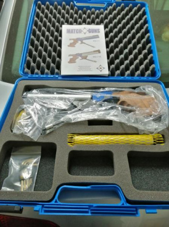 Buenas compañeros, un amigo del club me ha dicho que ponga a la venta su pistola electrónica de aire comprimido. 30