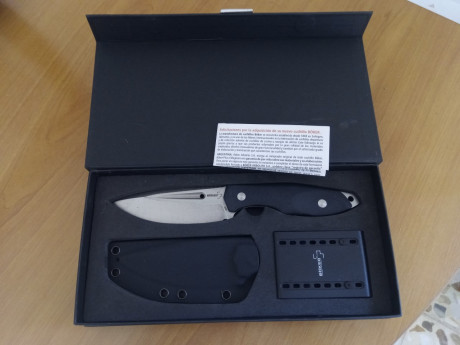 Vendo cuchillo Boker Caracal, completamente nuevo, con todos los accesorios.

Hoja de acero carbono D2 00